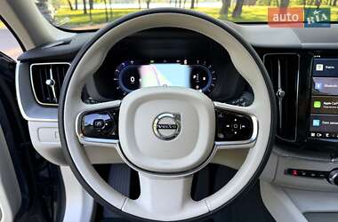 Внедорожник / Кроссовер Volvo XC60 2023 в 