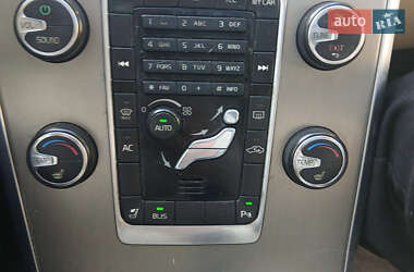 Позашляховик / Кросовер Volvo XC60 2012 в 
