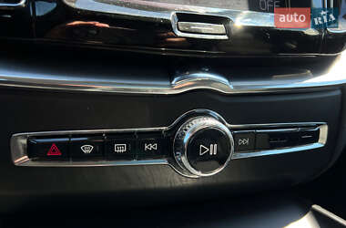 Внедорожник / Кроссовер Volvo XC60 2020 в 