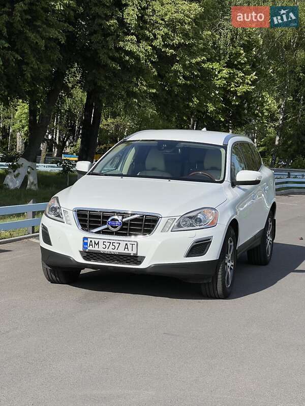 Внедорожник / Кроссовер Volvo XC60 2013 в 