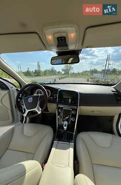 Внедорожник / Кроссовер Volvo XC60 2013 в 