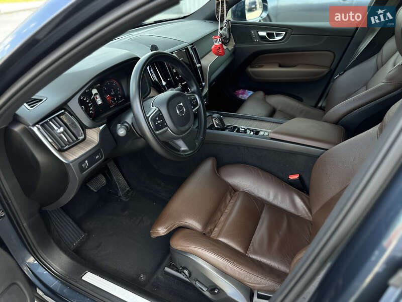 Позашляховик / Кросовер Volvo XC60 2021 в Дніпрі