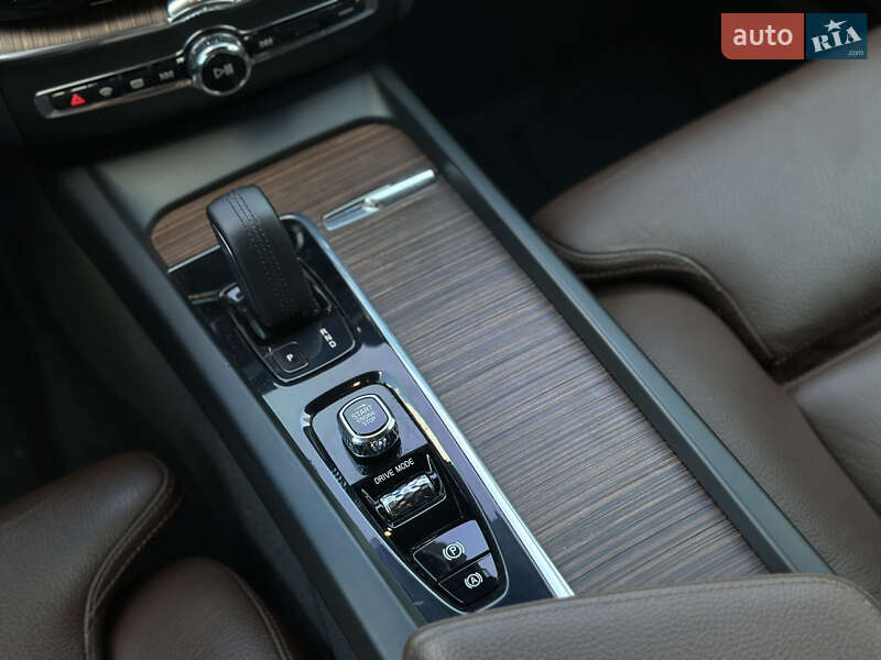Позашляховик / Кросовер Volvo XC60 2021 в Дніпрі