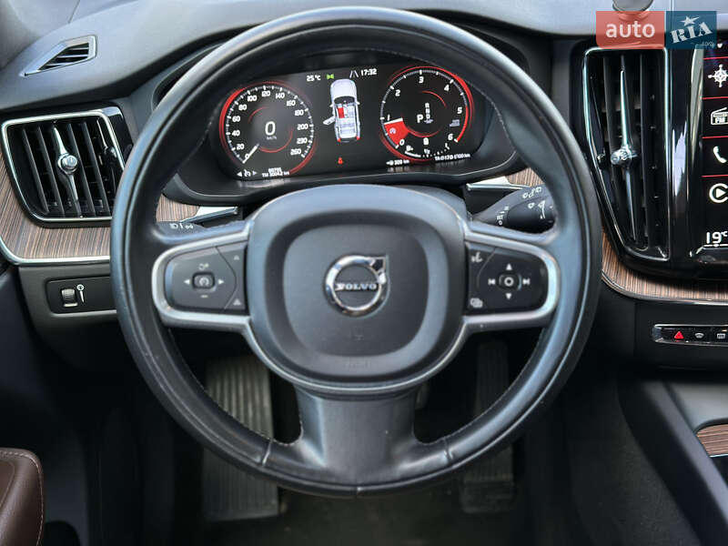Позашляховик / Кросовер Volvo XC60 2021 в Дніпрі