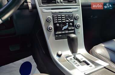 Внедорожник / Кроссовер Volvo XC60 2010 в 