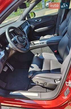Внедорожник / Кроссовер Volvo XC60 2021 в 