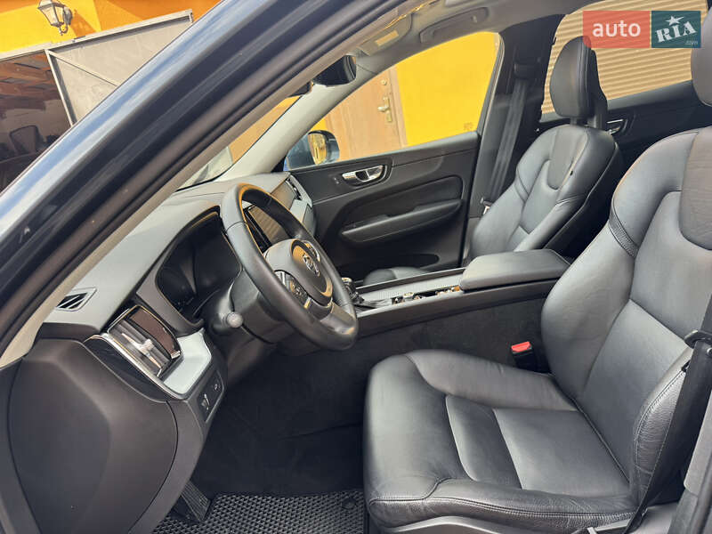 Внедорожник / Кроссовер Volvo XC60 2017 в Ровно