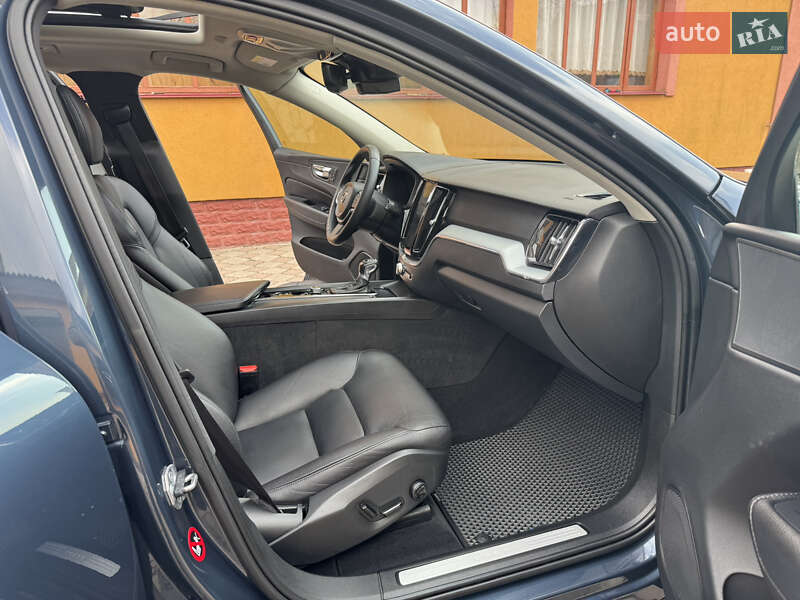 Внедорожник / Кроссовер Volvo XC60 2017 в Ровно