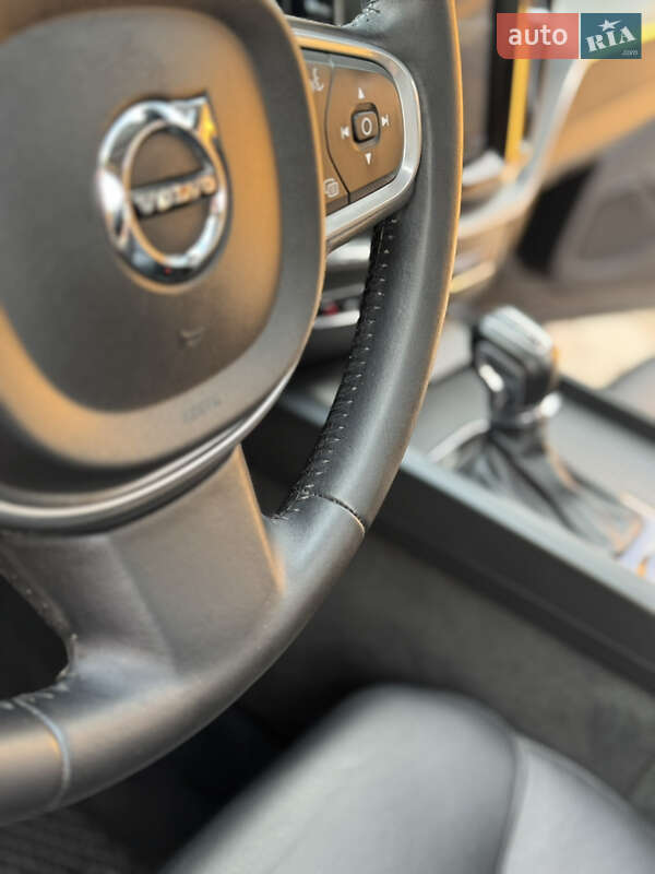 Внедорожник / Кроссовер Volvo XC60 2017 в Ровно