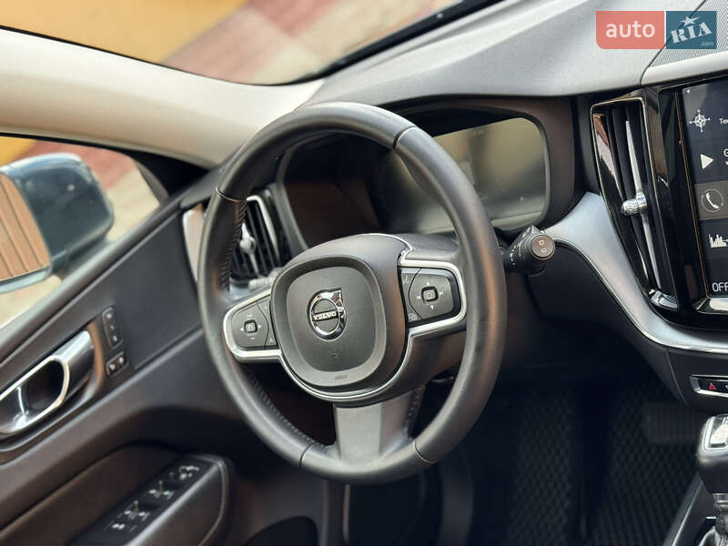 Внедорожник / Кроссовер Volvo XC60 2017 в Ровно