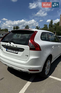 Внедорожник / Кроссовер Volvo XC60 2015 в 