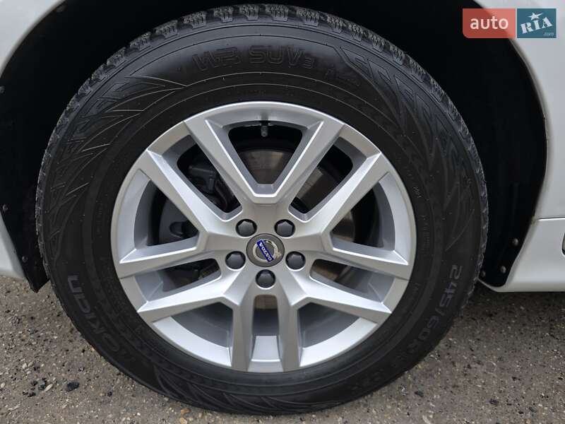 Внедорожник / Кроссовер Volvo XC60 2017 в Калуше