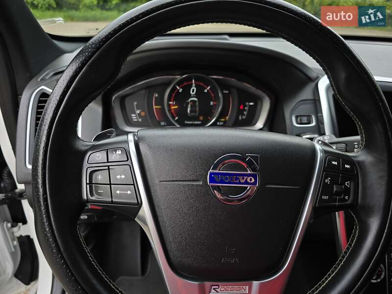 Внедорожник / Кроссовер Volvo XC60 2017 в Калуше