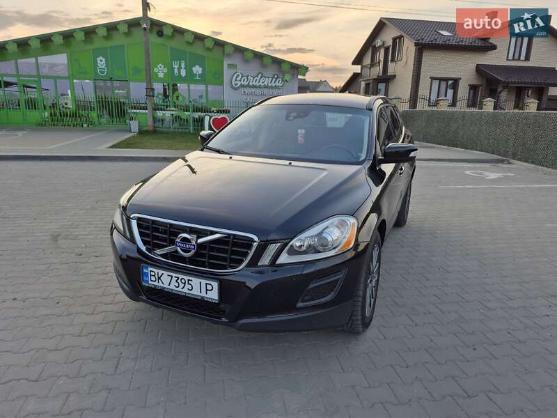 Позашляховик / Кросовер Volvo XC60 2013 в 