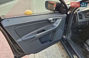 Позашляховик / Кросовер Volvo XC60 2013 в 