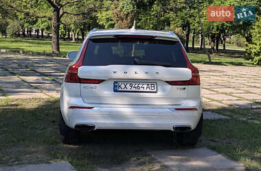 Внедорожник / Кроссовер Volvo XC60 2018 в 