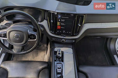 Внедорожник / Кроссовер Volvo XC60 2018 в 