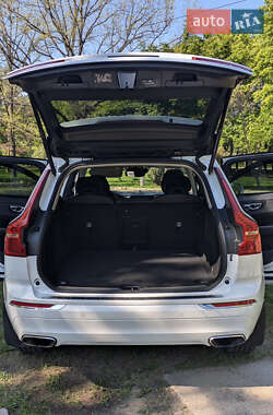Внедорожник / Кроссовер Volvo XC60 2018 в 