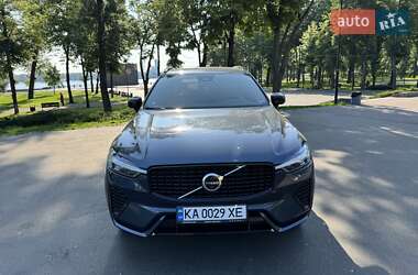 Внедорожник / Кроссовер Volvo XC60 2022 в 