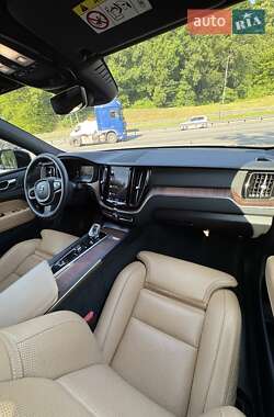 Внедорожник / Кроссовер Volvo XC60 2022 в 