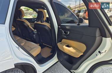 Внедорожник / Кроссовер Volvo XC60 2017 в 