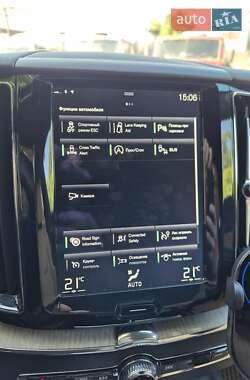 Внедорожник / Кроссовер Volvo XC60 2017 в 