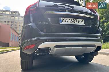 Внедорожник / Кроссовер Volvo XC60 2016 в 