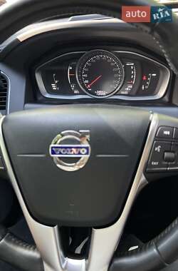 Внедорожник / Кроссовер Volvo XC60 2017 в 