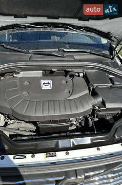 Внедорожник / Кроссовер Volvo XC60 2015 в 
