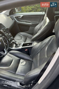 Внедорожник / Кроссовер Volvo XC60 2015 в 