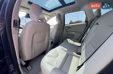 Позашляховик / Кросовер Volvo XC60 2015 в 