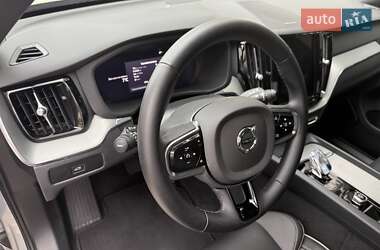 Внедорожник / Кроссовер Volvo XC60 2023 в 