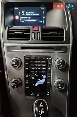 Внедорожник / Кроссовер Volvo XC60 2016 в 