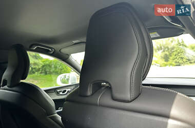 Внедорожник / Кроссовер Volvo XC60 2019 в 