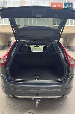 Внедорожник / Кроссовер Volvo XC60 2015 в 