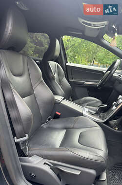 Внедорожник / Кроссовер Volvo XC60 2015 в 
