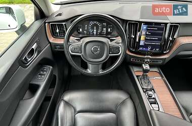 Внедорожник / Кроссовер Volvo XC60 2017 в 