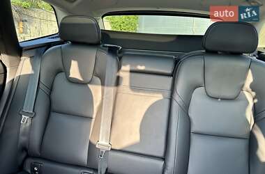 Внедорожник / Кроссовер Volvo XC60 2021 в 