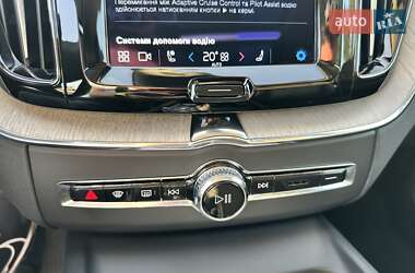 Внедорожник / Кроссовер Volvo XC60 2021 в 