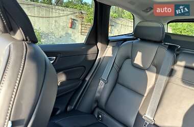 Внедорожник / Кроссовер Volvo XC60 2021 в 
