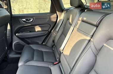 Внедорожник / Кроссовер Volvo XC60 2021 в 