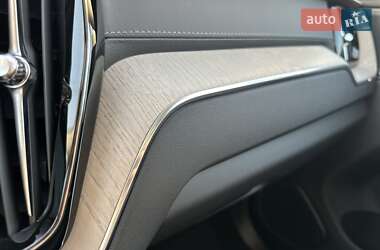 Внедорожник / Кроссовер Volvo XC60 2021 в 