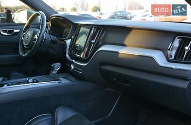 Внедорожник / Кроссовер Volvo XC60 2018 в 