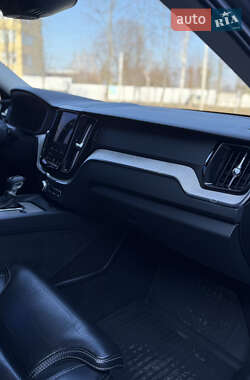 Внедорожник / Кроссовер Volvo XC60 2017 в 