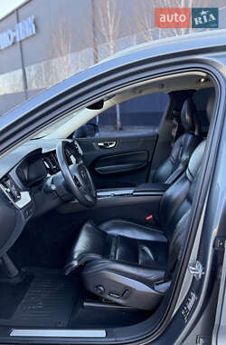 Внедорожник / Кроссовер Volvo XC60 2017 в 
