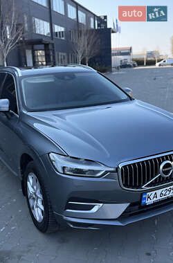 Внедорожник / Кроссовер Volvo XC60 2017 в 