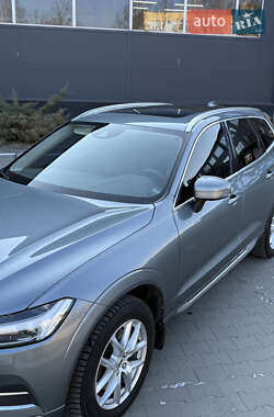 Внедорожник / Кроссовер Volvo XC60 2017 в 