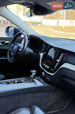 Внедорожник / Кроссовер Volvo XC60 2017 в 