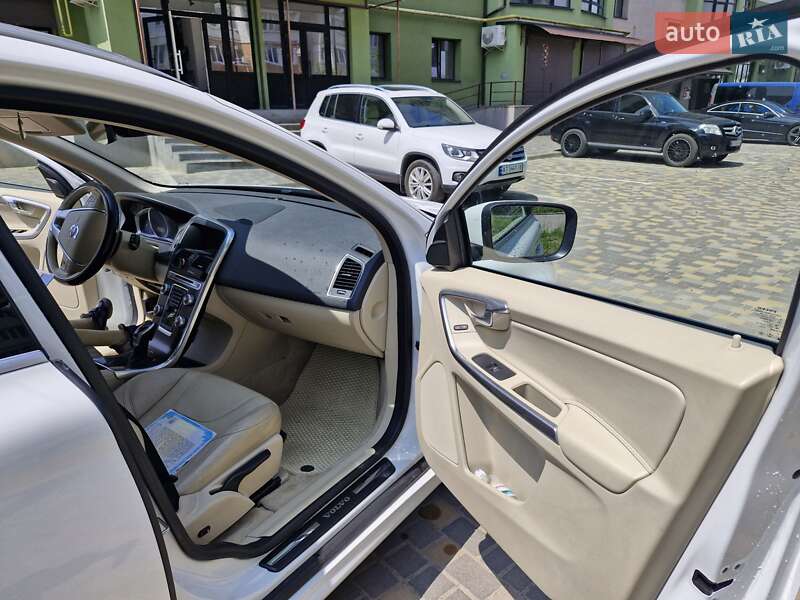 Внедорожник / Кроссовер Volvo XC60 2015 в Калуше