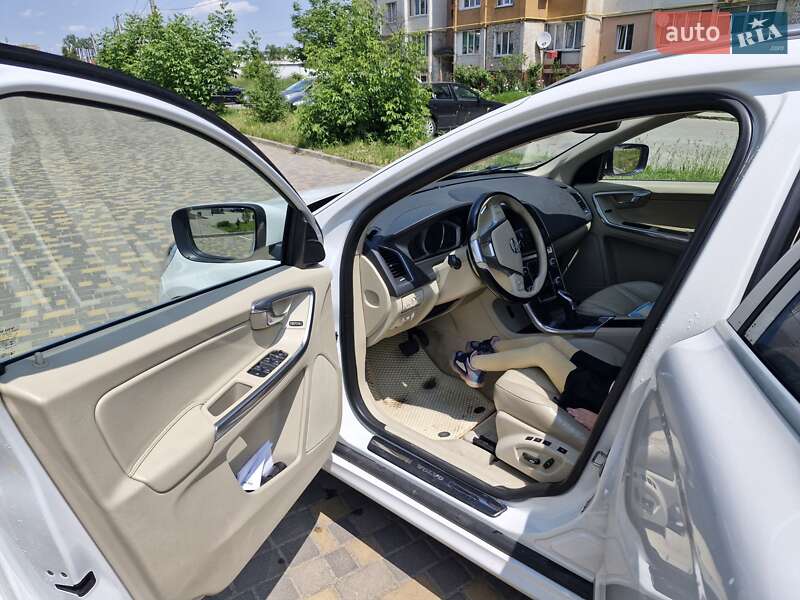 Внедорожник / Кроссовер Volvo XC60 2015 в Калуше
